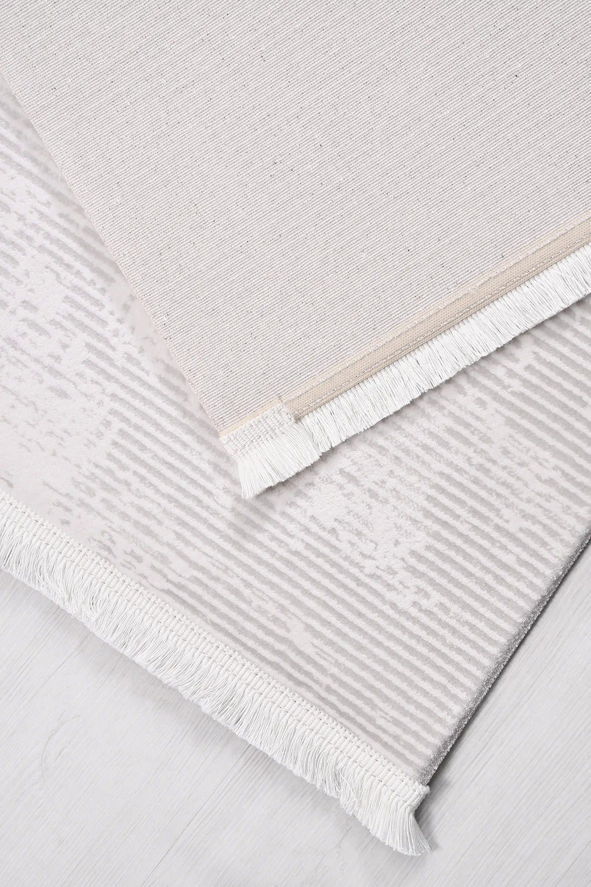 Bej vizon MERSO salon halısı - kenar ve saçak detayı