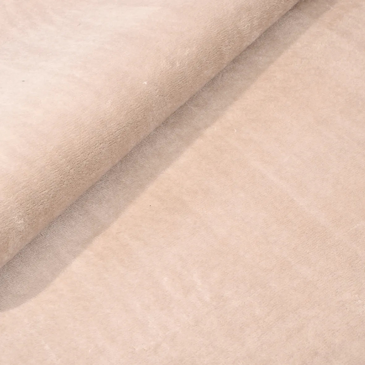 Peluş oturma odası halısı - farklı açıdan görünüm